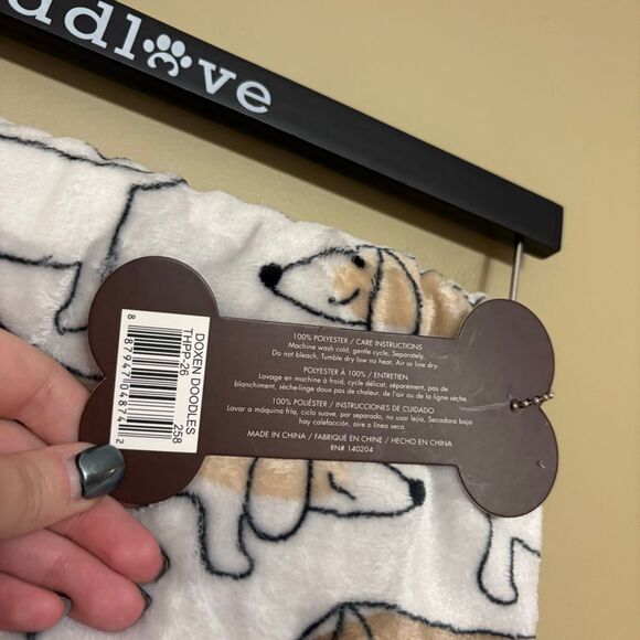 Cuddlove White Neutral Colored Dachshund Blanket Plush Pet Blanket 50 x 70 NWT - Picture 6 of 6